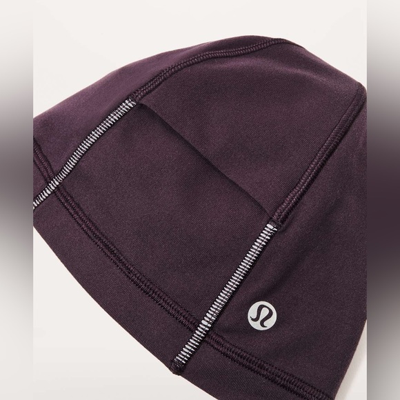 Lululemon Run It Out Toque Black Cherry OS Purple Beanie Hat Pony Tail Opening - Picture 3 of 10